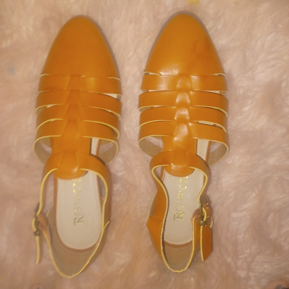 Tan sandal flat size 5.5